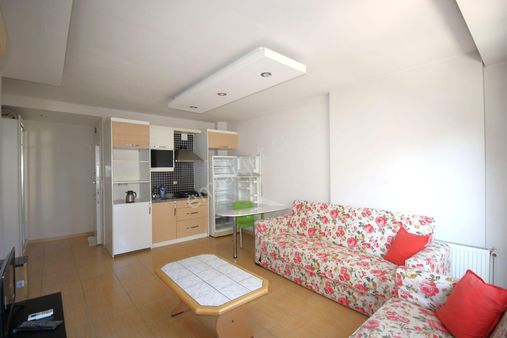 Retro’dan Üniversite Caddesi Üzerinde Eşyalı Kiralık 1+1