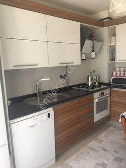 Bayraklıda Sahile Çok Yakın 3+1 Satılık Daire