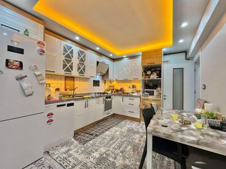 🏡 Tevfikiye Mahallesi 🏡 ✅3+1 135 M2 5 Katlınım Zemin Katı ❇️kombi Petekli