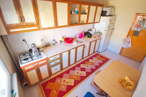 Aktiften Akçay'da Satılık Denize Yakın Ön Cephe Arakat Geniş Çift Balkonlu 2+1 Daire