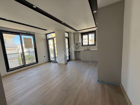 Şehrin Merkezinde Sıfır Asansörlü Ara Katta Lüx 2+1