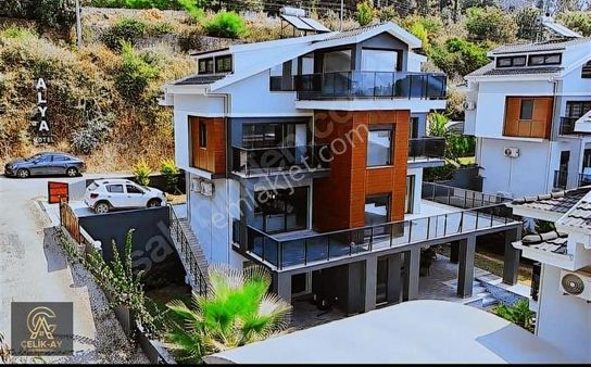 Göcek'te Harika Konum Da Satılık Deniz Manzaralı Villa