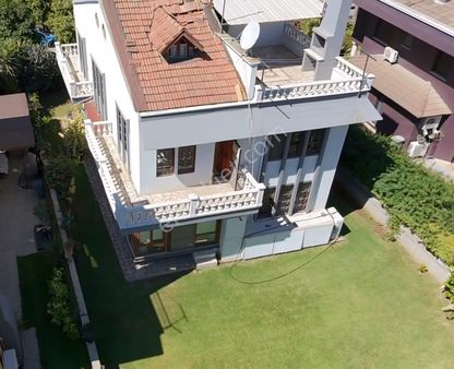 Güzelyalıda Güzelyalı Hastanesi Civarı 450 M2 Arsalı 6+1 Villa
