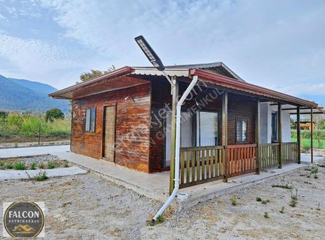 Falcon Dan Çayan Da İçinde Ev Olan 4150m² Arsa