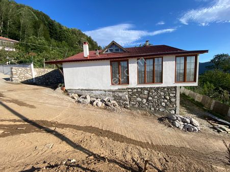 Kartepe Pazarçayırı'nda 700m2 Bahçe İçinde Doğa Manzaralı Ev