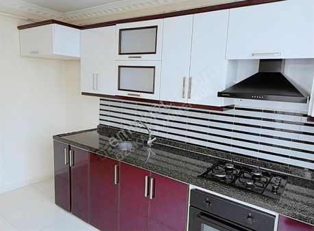 Şafak'ta Cadde Üzeri Satılık 2+1 Ara Kat Daire