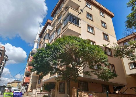 Çekmeköy Merkezi Konumda Otoparklı 1+1 Bahçe Katı Satılık