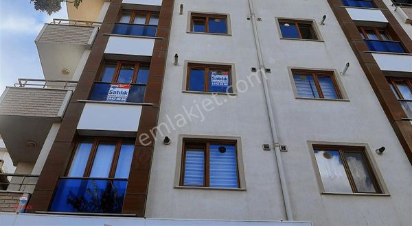 Cadde Üzerinde,yüksek Krediye Uygun,geniş 2+1 Daire