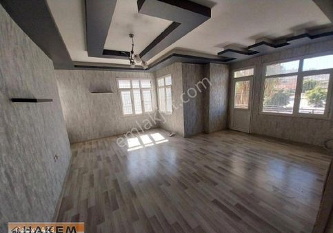 Hakem Emlak'tan Yüreğir Serinevlerde 3+1 Kapalı Mutfak Teraslı Kiralık Daire