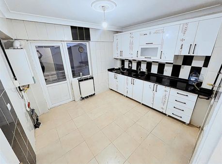 Onurlu'dan 30 Ağustos Mah Ara Katta Asansörlü 3+1 Kiralık Daire