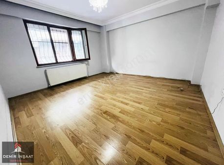 Demir İnşaat K.uygun 50.yılda Satılık 14.yaşında Y.giriş Daire.