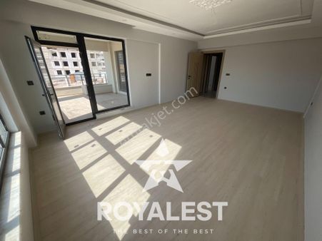 Royalest'ten Taşınmaya Hazır Yerden Isıtma Sıfır Geniş 3+1