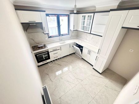 Yükselden Novada A.v.m Nin Dibinde Önü Açık Ara Kat Merkezi 3+1