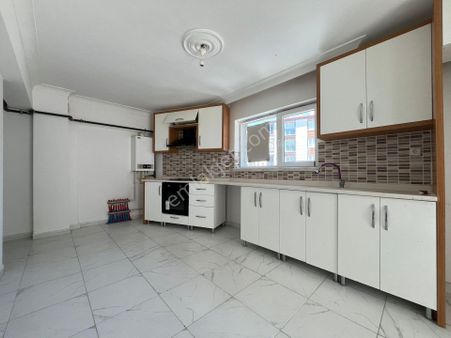 Karakaya'da Cadde Üzerinde 3+1 Muazzam Daire!