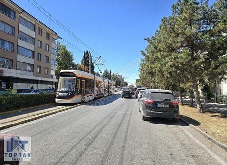 Toprak Emlak'tan İsmet İnönü Bulvarı Üzerinde Kiralık 3+1 Daire