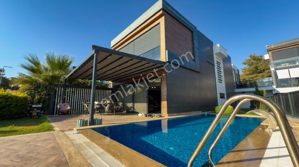 Panaromık Denız Manzarası-guvenlık-özel Havuz/otopark-bahçe-monern Mimari-akıllı Ev-tamamı Müstakil