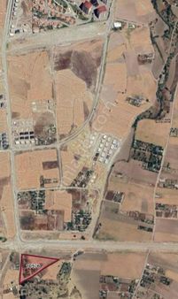 Polat'tan Satılık Karacakaya'da İnşaatlara Yakın 300 M2 Tarla