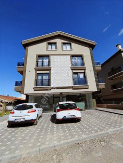 Polat Live'dan İncek'te 1+1 Satılık Daire