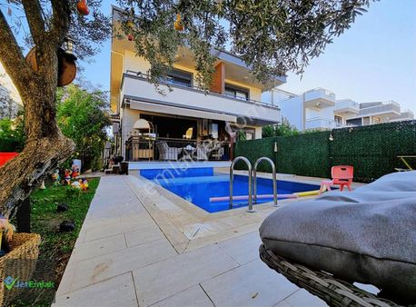 Jet'ten Müstakil Havuzlu Denize Yakın Tasarım Harikası 3+1 Villa