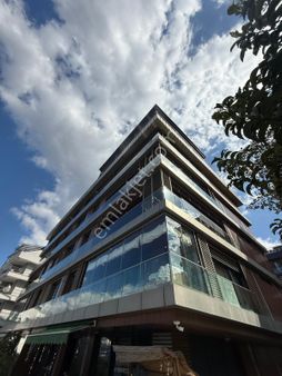 Üsküdar Salacak'ta Çok İyi Konumda Manzaralı Bahçe Katı