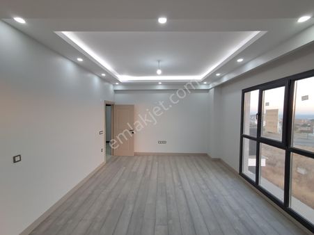 Tekirdağ Süleymanpaşa Zafer Mah. Ebeveyn Banyolu Satılık Lüks 2+1 Daire