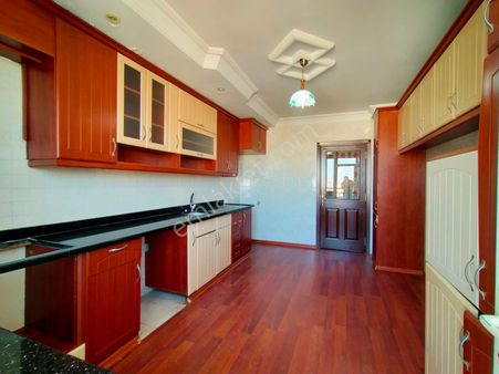 Kenan Evren Semt Pazarı Civarı Kilerli Dgazlı K.mutfak 4+1 Daire