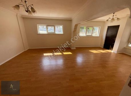 Acillll Asım Gündüz Cad. Üzerinde Yapılı 2+1 Satılık Daire