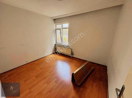 Kiralık Kalaba Laleli Sokak Üzernde Orta Katta 2+1 Bağımsz Daire