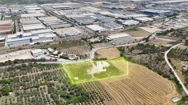 Remax Target'tan Manisa Osb Arkasında Fırsat 9.296 M2 Tarla