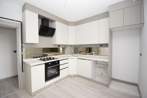 Turyap Yapracık' Tan Geniş Balkonlu Ulaşım Yakını Satılık 2+1