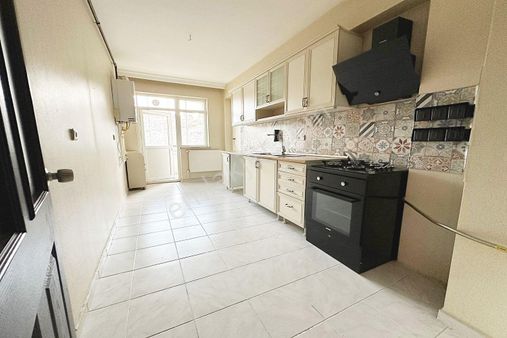 Bağlum Bulvarı Üzerinde 3+1 Katta Fırsat Dairesi!