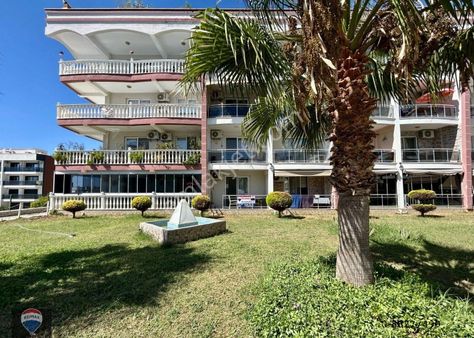 Satılık Kuşadası Eşin Park'ta Havuz Manzaralı 1+1 Bahçe Katı Daire...