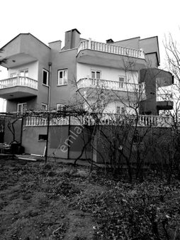 Hacılar Beğendik Mh. İçinde 3 Katlı Evi Var 1.400 M² Hisseli Bağ Merkeze 12 Km Uzaklıkta