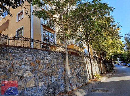 Kartal|u.mumcu Mh|yol Cepheli Ve Nezih Sitede 4+1 Satılık Daire