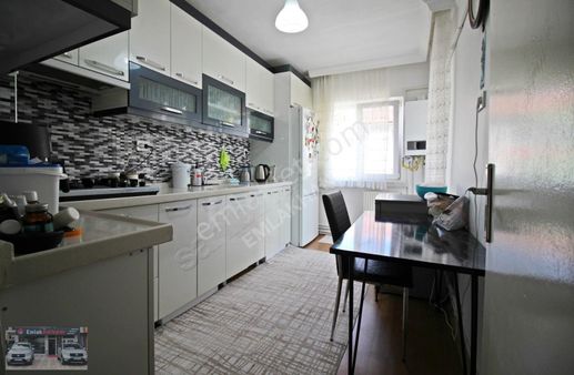 Milat Avm. Yanı Sitede 3+1 Ara Katta Krediye Uygun Ön Cephe Ev