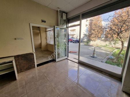 Ataşehir Eski Havaalanı Caddesi Parelelinde 40 M2 Satılık Dükkan
