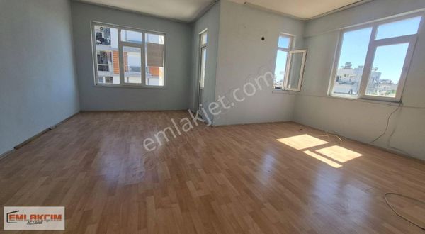 Güvenlik De Tranway Hattı Yakını 3+1 Satılık Arakat