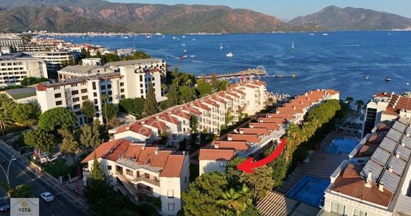 Marmaris Sitelerde Özel Plajlı 1+1 Satılık Daire