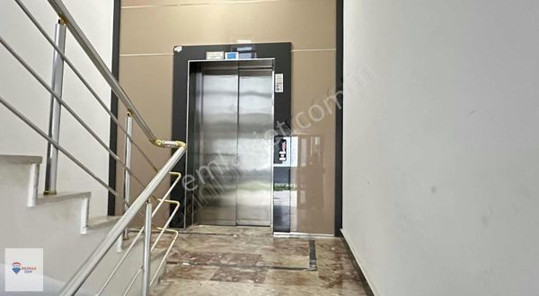 Remax Dem'den Belediye Evlerinde 3+1 Kiralık Cadde Cepheli Daire