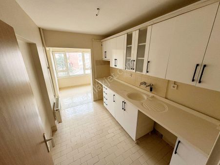 Etlik'te Site İçerisinde Bağımsız 2.5+1 Asansörlü Masrafsızz