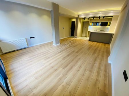 İzmir Amerikan Koleji Karşısında 3+1 115m2 Temiz Bakımlı