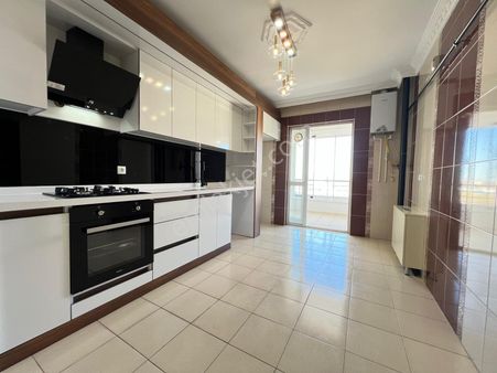 Engin Emlak'tan Asansörlü Ebeveyn Banyolu G.cephe 3+1 Daire !!