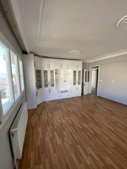 Bornova Kızılay Mah. 3+1 İçi Yapılı Kiralık Daire