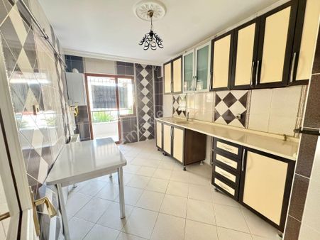 Karapürçek'te Ön Cephe Kilerli Çift Banyolu 3+1 Satılık Yüksek Giriş