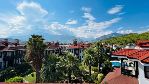 Kemer Kiriş'te Dağ Manzaralı Site İçinde Satılık Müstakil Villa