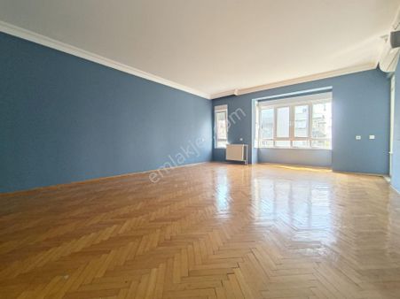 Denize Yakın Satılık 3+1 Daire 180 M2 | Açık Otoparklı Arakatta!