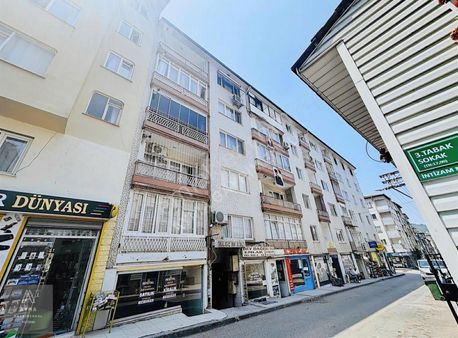 Ayma'dan Çarşamba Tahir Caddesinde Satılık 3+1 Geniş Daire