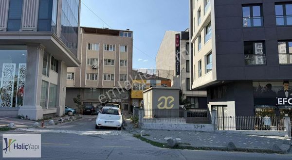 E-5 Yan Yolda Perpa Metrobüse Adım Mesafede 2+1 Kiralık Daire