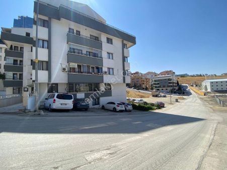 Yukarı Dikmen Yıldız Kule Yakını Boş 2+1 Satılık Daire