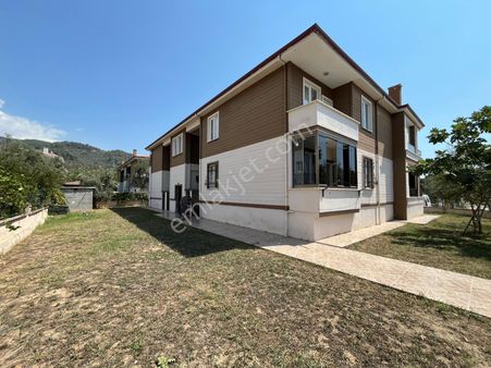 Güçlü Kardeşler Altınoluk Merkezde Geniş 2+1 Ayrı Mutfak Daire